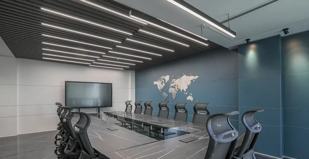 چراغ خطی راه‌حل استاندارد برای فضاهای کاری