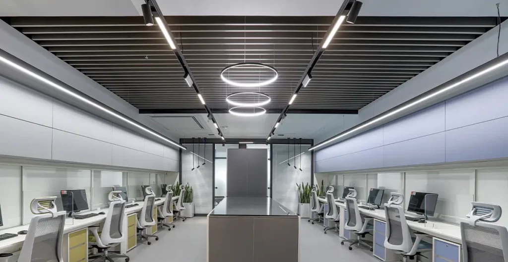 چراغ مگنتی انعطاف‌پذیری در فضای کار