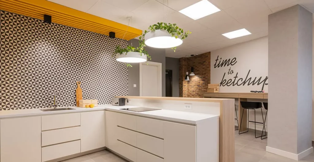 آینده روشنایی سقفی؛ از پنل ساده تا سیستم‌های هوشمند