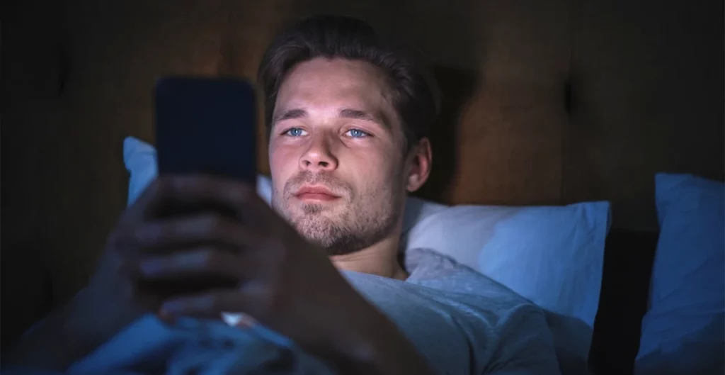 نقش ملاتونین و نور آبی (Blue Light)