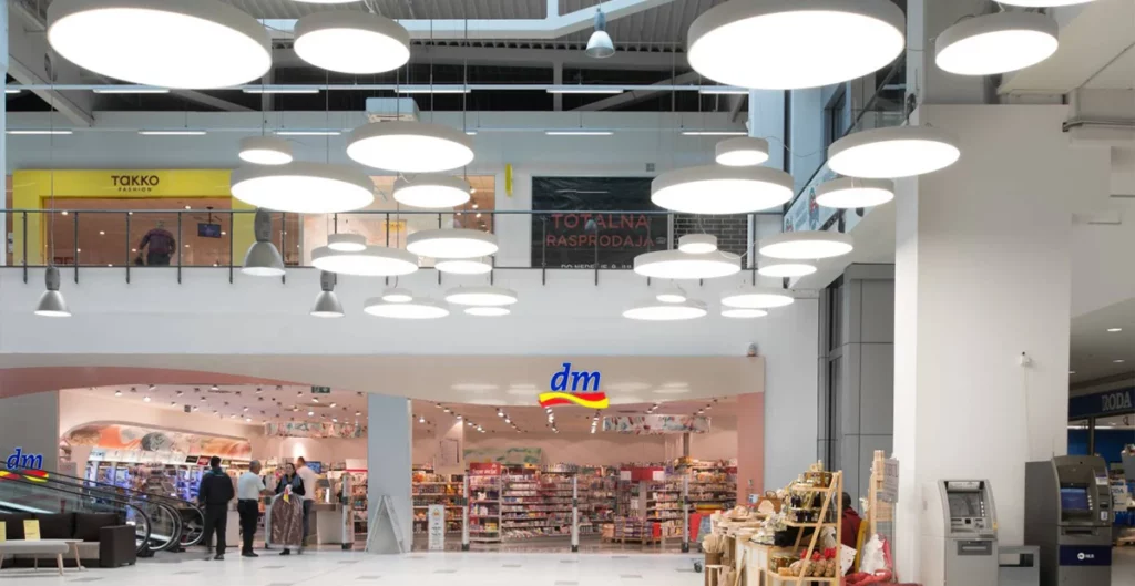 کاربرد چراغ‌های پنل سقفی در طراحی معماری داخلی